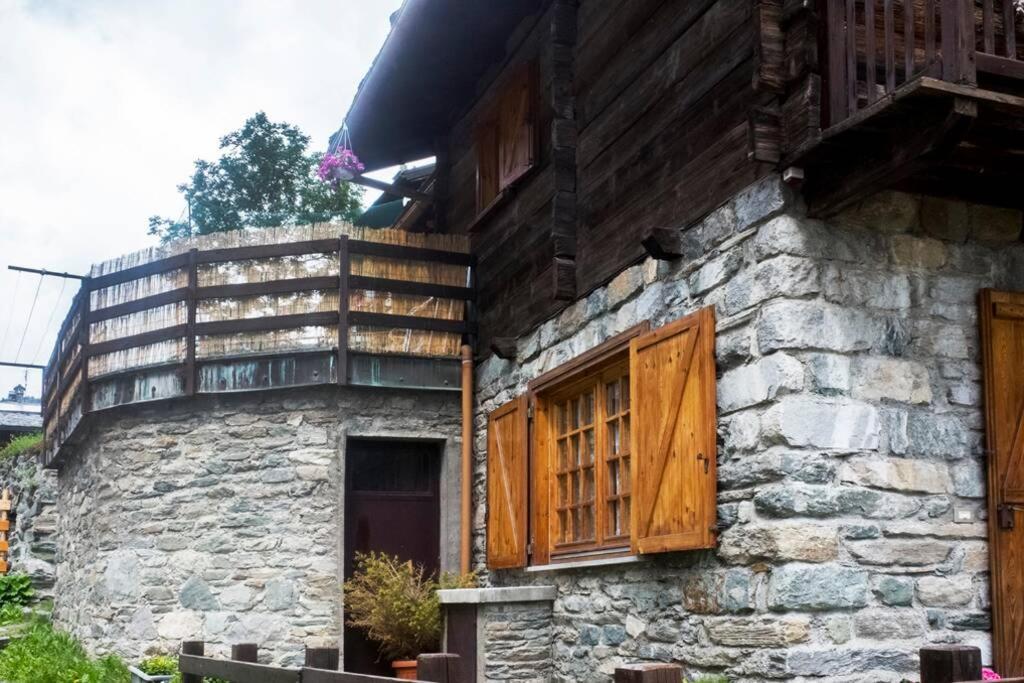 Chalet Indipendente In Centro A Valtournenche Exteriör bild